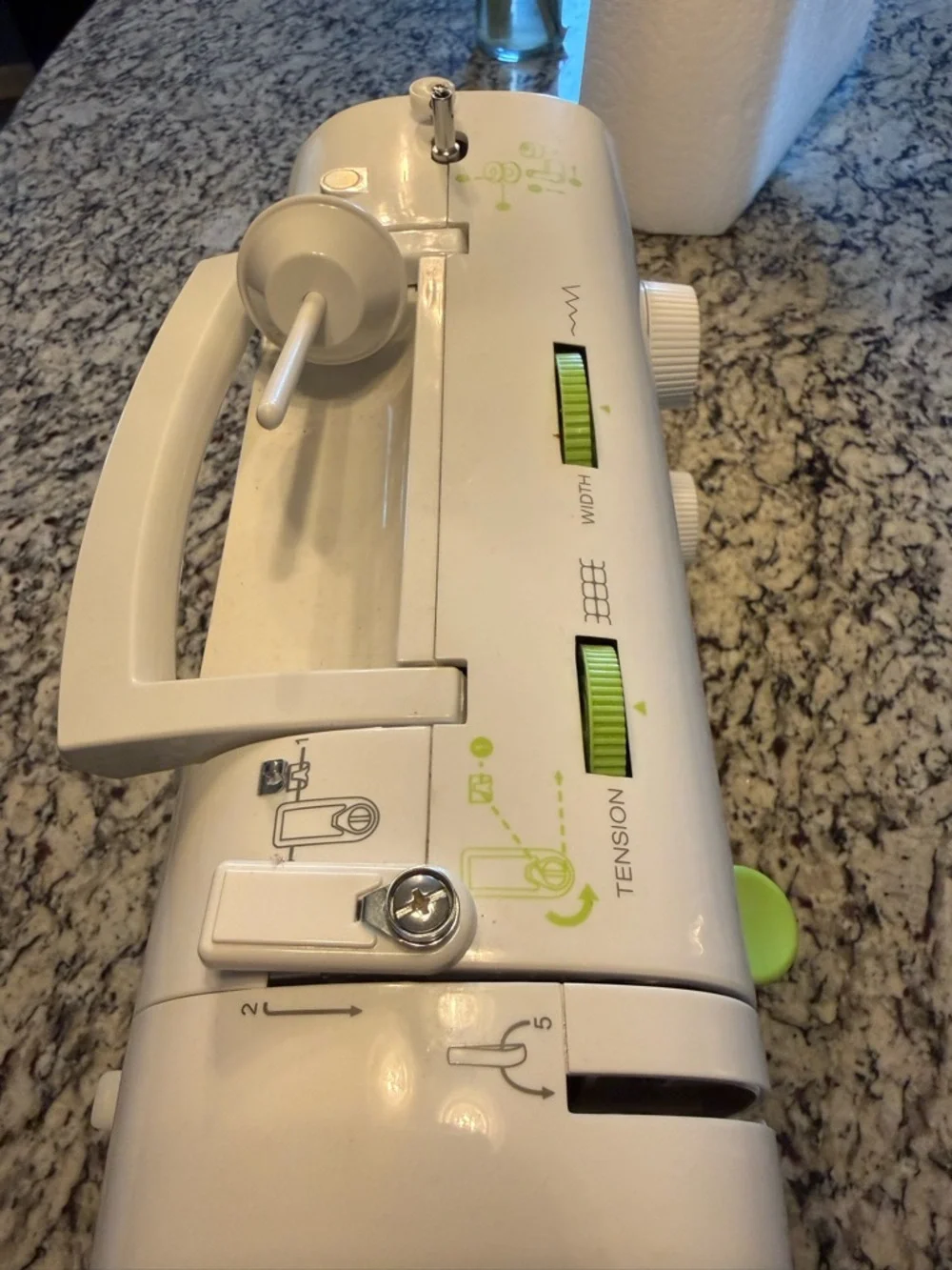 Singer Esteem II (model 2273) sewing machine - Picture 6 of 7